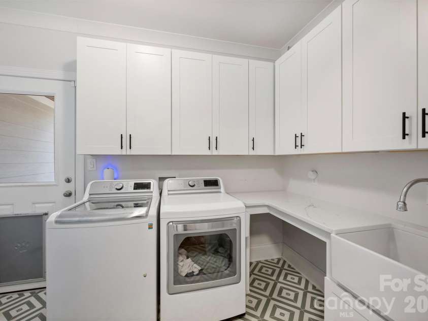 237 Hunter Lane, Charlotte, NC 28211.  MLS# CAR4384992, YatesRealty ID 26977. 