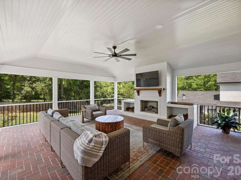 237 Hunter Lane, Charlotte, NC 28211.  MLS# CAR4384992, YatesRealty ID 26977. 