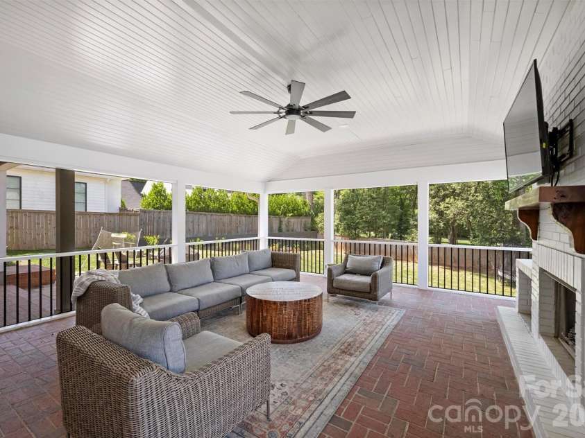 237 Hunter Lane, Charlotte, NC 28211.  MLS# CAR4384992, YatesRealty ID 26977. 