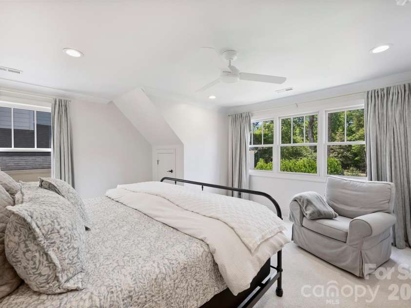 237 Hunter Lane, Charlotte, NC 28211.  MLS# CAR4384992, YatesRealty ID 26977. 