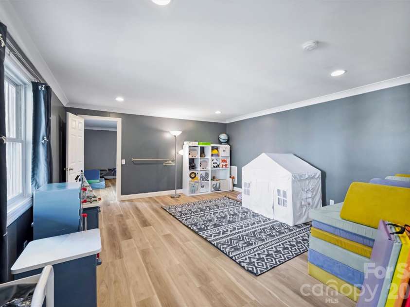 237 Hunter Lane, Charlotte, NC 28211.  MLS# CAR4384992, YatesRealty ID 26977. 