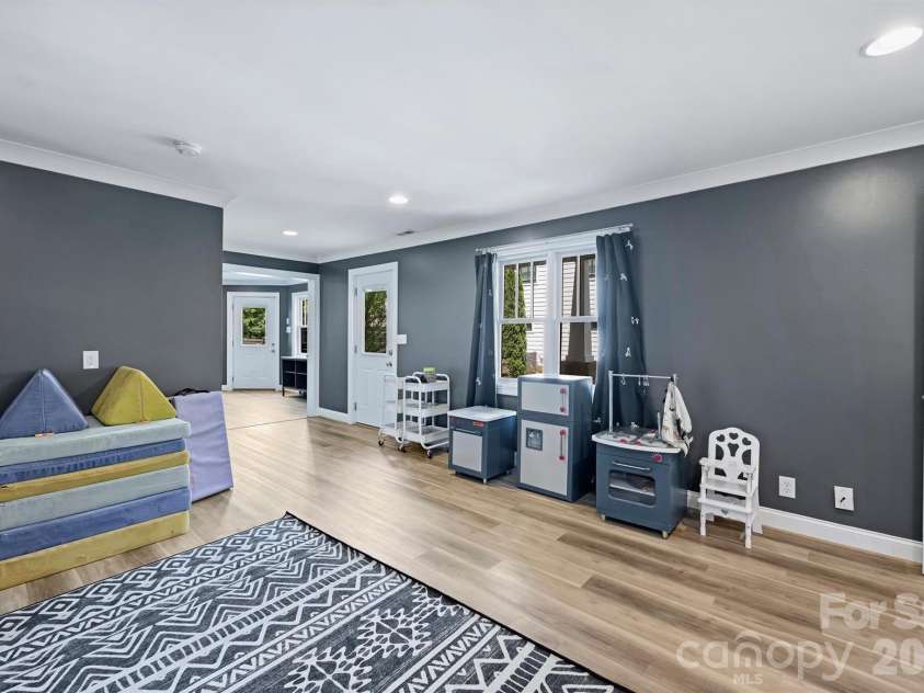 237 Hunter Lane, Charlotte, NC 28211.  MLS# CAR4384992, YatesRealty ID 26977. 