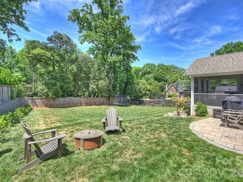 237 Hunter Lane, Charlotte, NC 28211.  MLS# CAR4384992, YatesRealty ID 26977. 