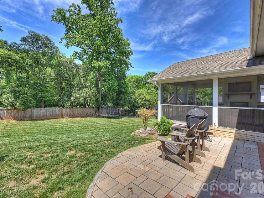 237 Hunter Lane, Charlotte, NC 28211.  MLS# CAR4384992, YatesRealty ID 26977. 
