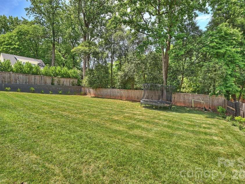 237 Hunter Lane, Charlotte, NC 28211.  MLS# CAR4384992, YatesRealty ID 26977. 