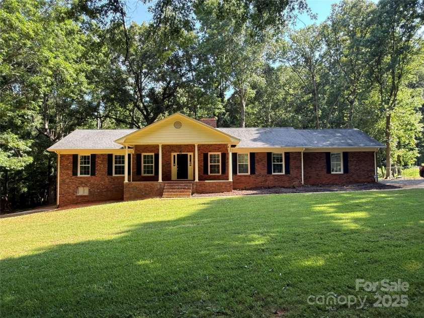 3943 Peggy Lane, Mint Hill, NC 28227.  MLS# CAR4274515, YatesRealty ID 26978. 3943 Peggy Lane Exterior