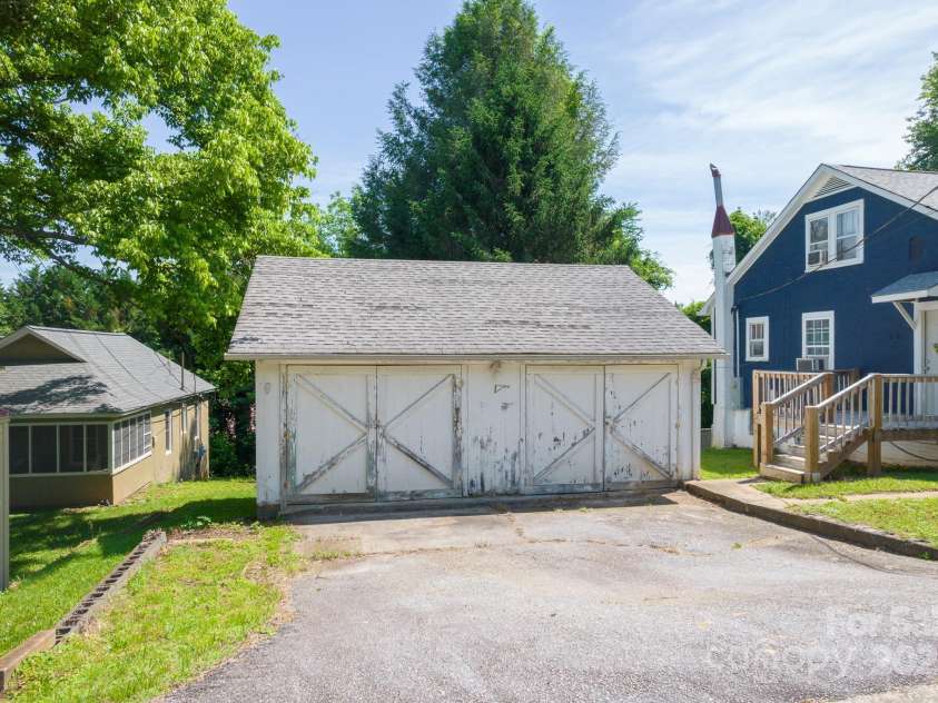 412 Woodhaven Street, Lenoir, NC 28645.  MLS# CAR4256131, YatesRealty ID 26981. 