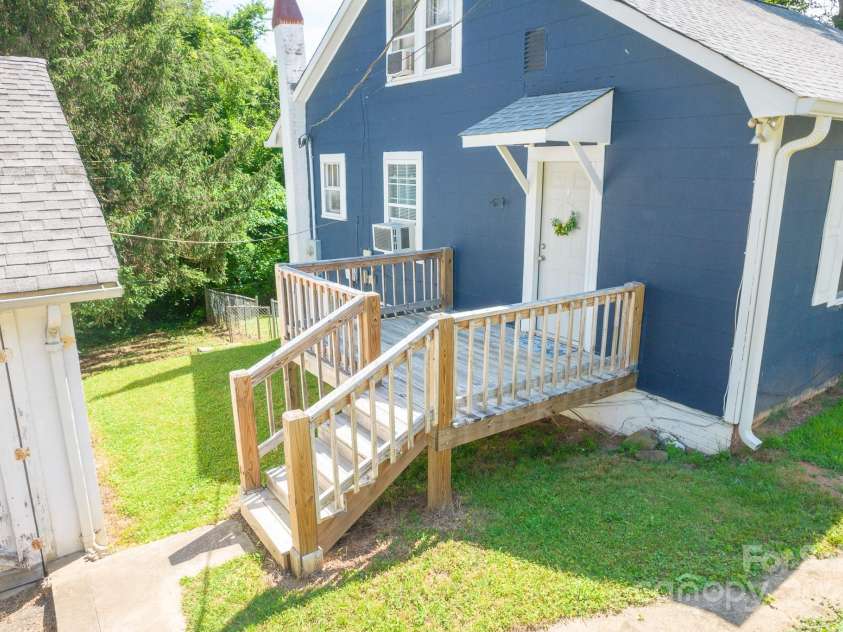 412 Woodhaven Street, Lenoir, NC 28645.  MLS# CAR4256131, YatesRealty ID 26981. 