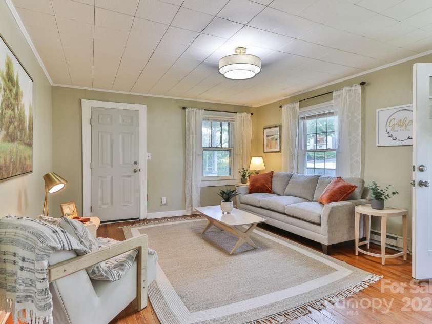 412 Woodhaven Street, Lenoir, NC 28645.  MLS# CAR4256131, YatesRealty ID 26981. 