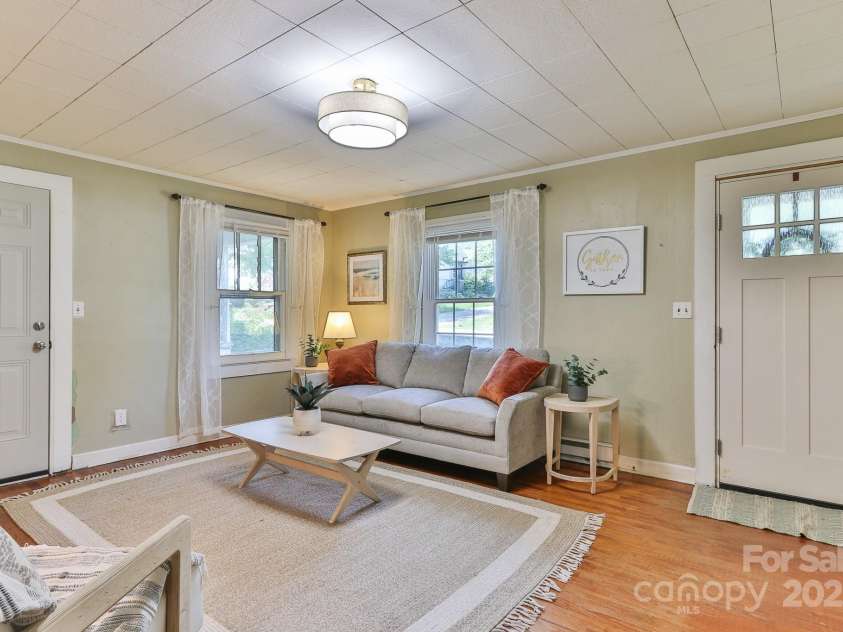 412 Woodhaven Street, Lenoir, NC 28645.  MLS# CAR4256131, YatesRealty ID 26981. 