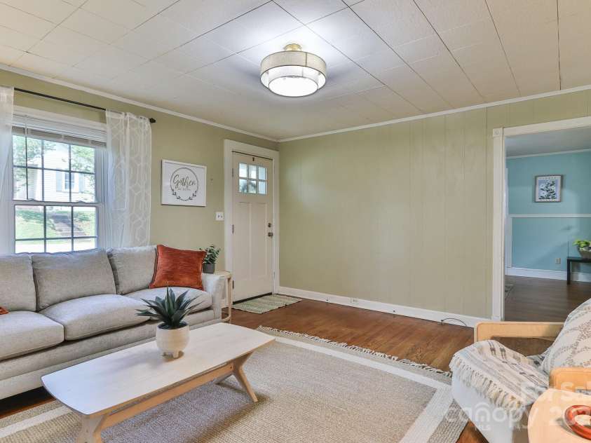 412 Woodhaven Street, Lenoir, NC 28645.  MLS# CAR4256131, YatesRealty ID 26981. 