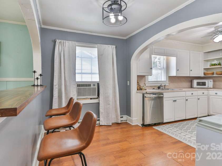 412 Woodhaven Street, Lenoir, NC 28645.  MLS# CAR4256131, YatesRealty ID 26981. 