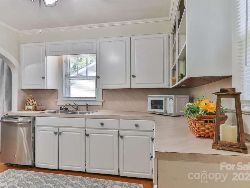 412 Woodhaven Street, Lenoir, NC 28645.  MLS# CAR4256131, YatesRealty ID 26981. 