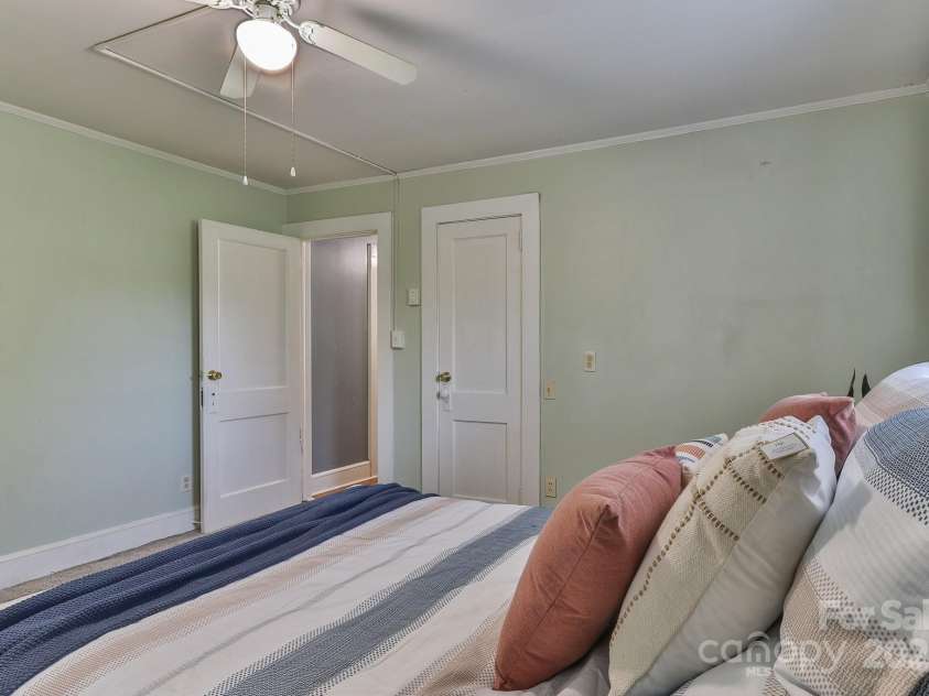 412 Woodhaven Street, Lenoir, NC 28645.  MLS# CAR4256131, YatesRealty ID 26981. 