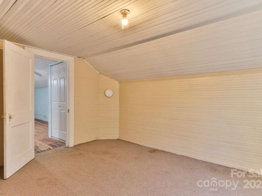 412 Woodhaven Street, Lenoir, NC 28645.  MLS# CAR4256131, YatesRealty ID 26981. 