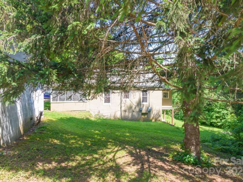 412 Woodhaven Street, Lenoir, NC 28645.  MLS# CAR4256131, YatesRealty ID 26981. 