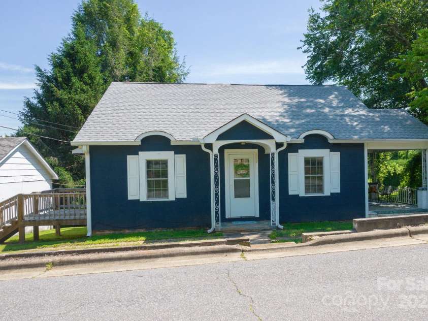 412 Woodhaven Street, Lenoir, NC 28645.  MLS# CAR4256131, YatesRealty ID 26981. 