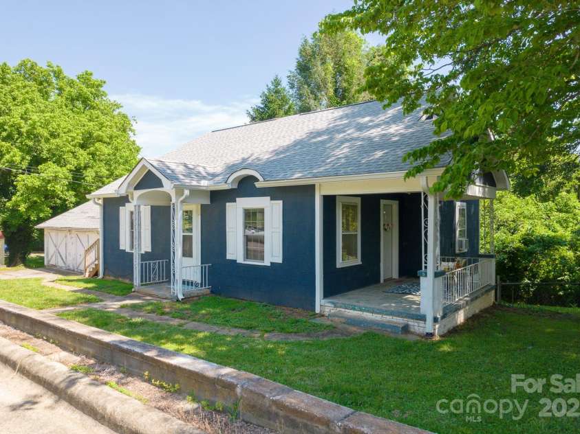 412 Woodhaven Street, Lenoir, NC 28645.  MLS# CAR4256131, YatesRealty ID 26981. 