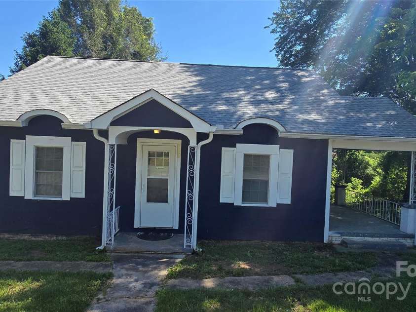 412 Woodhaven Street, Lenoir, NC 28645.  MLS# CAR4256131, YatesRealty ID 26981. 