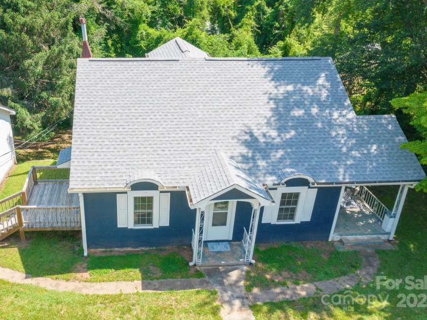 412 Woodhaven Street, Lenoir, NC 28645.  MLS# CAR4256131, YatesRealty ID 26981. 