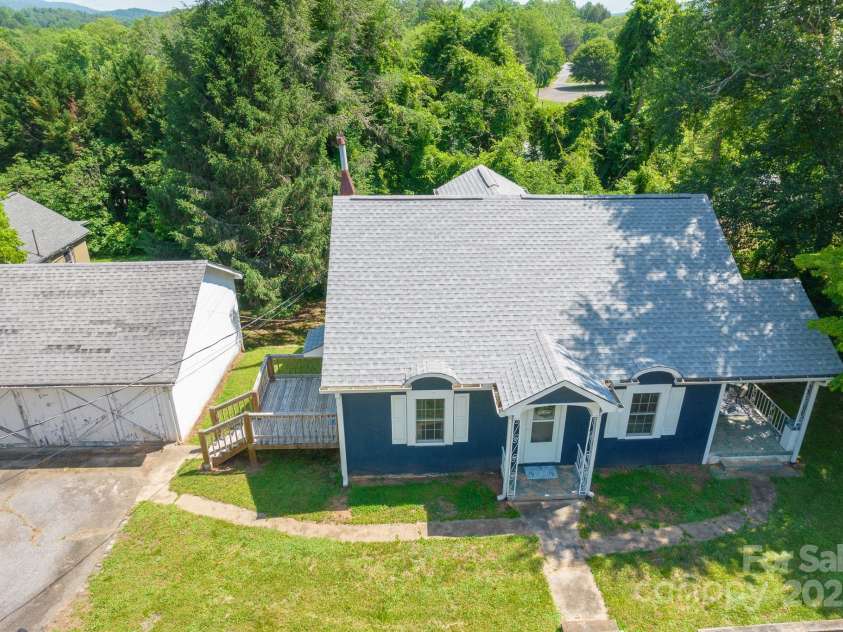 412 Woodhaven Street, Lenoir, NC 28645.  MLS# CAR4256131, YatesRealty ID 26981. 