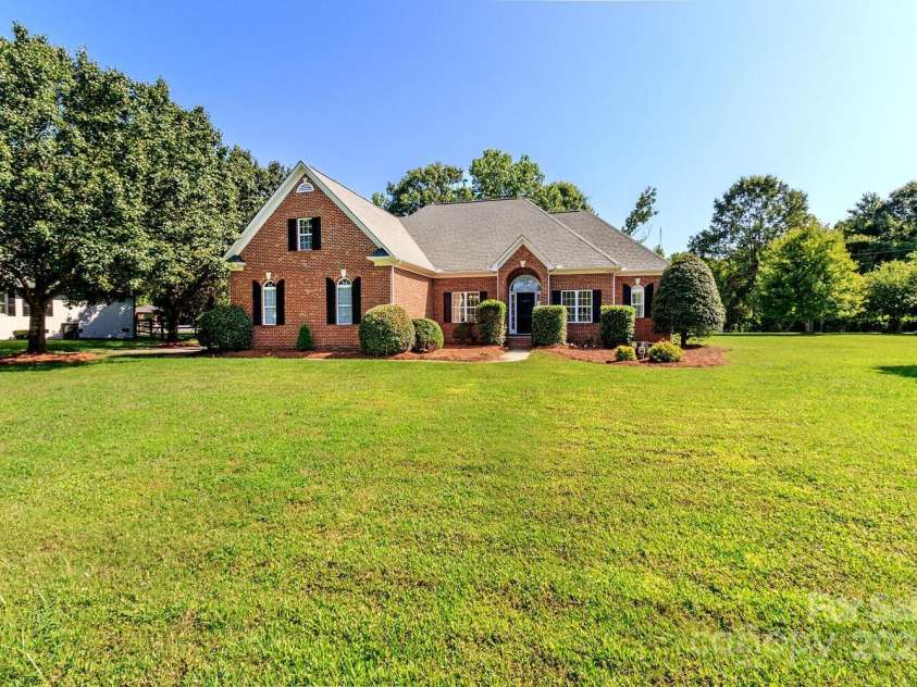 444 Cottonfield Circle, Waxhaw, NC 28173.  MLS# CAR4324330, YatesRealty ID 26983. 