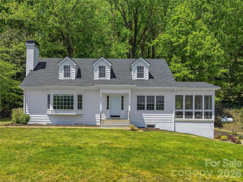 721 Golf Course Road, Waynesville, NC 28786.  MLS# CAR4374651, YatesRealty ID 26984. 
