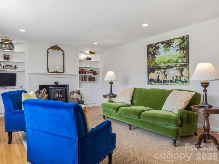 721 Golf Course Road, Waynesville, NC 28786.  MLS# CAR4374651, YatesRealty ID 26984. 
