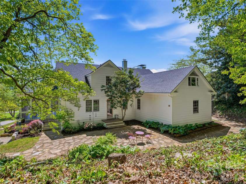 721 Golf Course Road, Waynesville, NC 28786.  MLS# CAR4374651, YatesRealty ID 26984. 