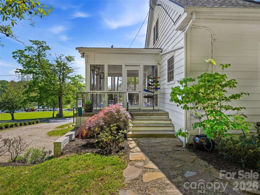 721 Golf Course Road, Waynesville, NC 28786.  MLS# CAR4374651, YatesRealty ID 26984. 