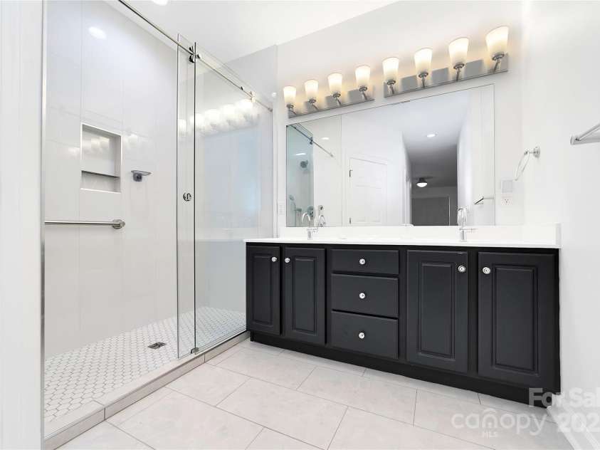 99 Ridgetop Circle, Brevard, NC 28712.  MLS# CAR4282824, YatesRealty ID 26984. Primary en-suite bathroom with its brand new tile floor and all new plumbing fixtures. Very tasteful and bright!