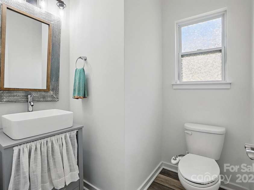 7166 Dove Field Lane, Fort Mill, SC 29707.  MLS# CAR4259041, YatesRealty ID 26985. 1/2 bath