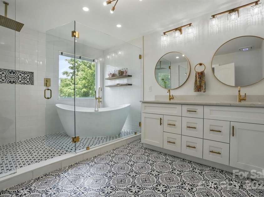 7166 Dove Field Lane, Fort Mill, SC 29707.  MLS# CAR4259041, YatesRealty ID 26985. Glorious upgrades