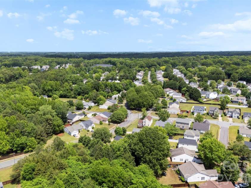 1528 Oakdale Green Drive, Charlotte, NC 28216.  MLS# CAR4378278, YatesRealty ID 26986. 