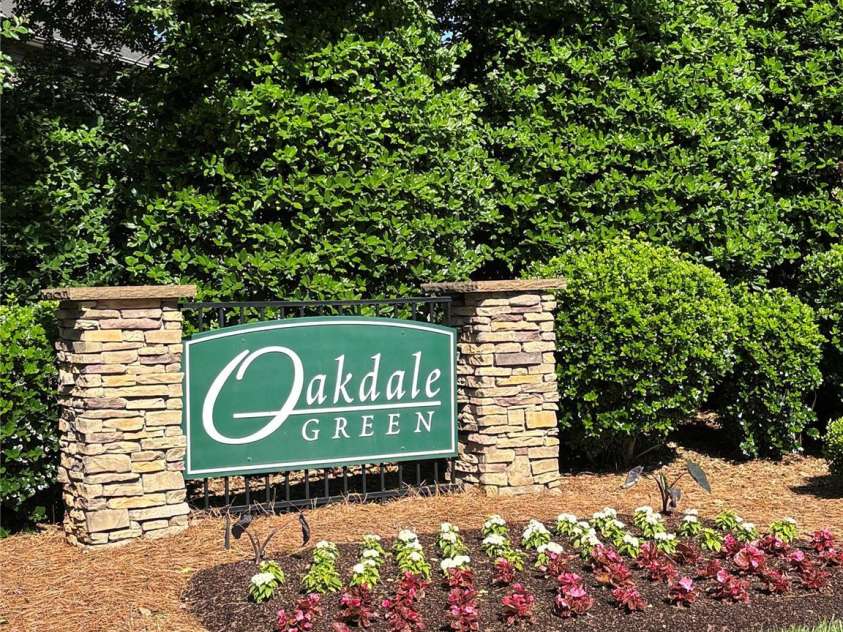 1528 Oakdale Green Drive, Charlotte, NC 28216.  MLS# CAR4378278, YatesRealty ID 26986. 