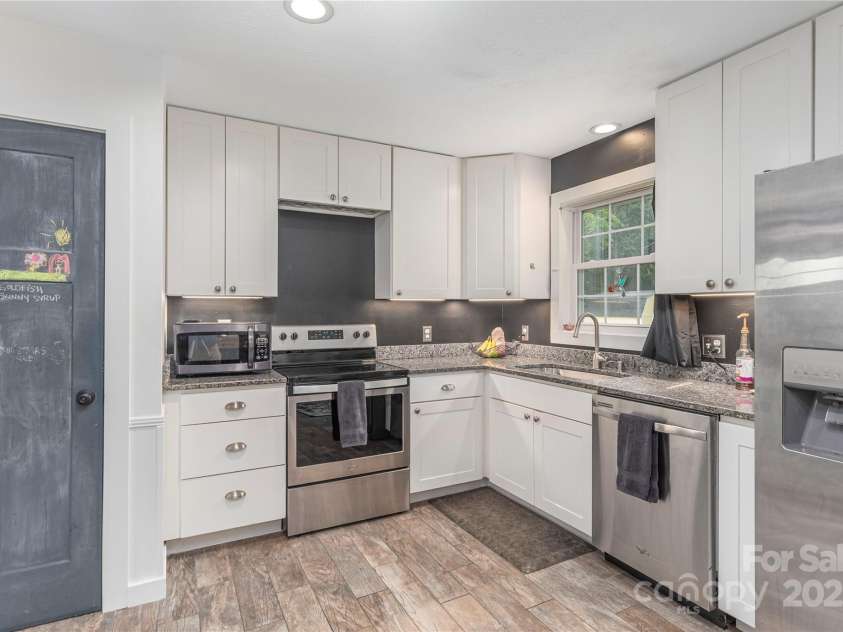 109 Broadleaf Drive, Hendersonville, NC 28739.  MLS# CAR4265476, YatesRealty ID 26987. New Kitchen Cabinets and all SS appliances remain