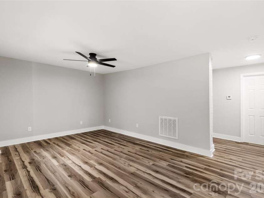 5224 Lancaster Highway, Fort Lawn, SC 29714.  MLS# CAR4383188, YatesRealty ID 26989. 