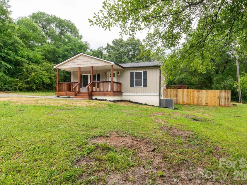 5224 Lancaster Highway, Fort Lawn, SC 29714.  MLS# CAR4383188, YatesRealty ID 26989. 