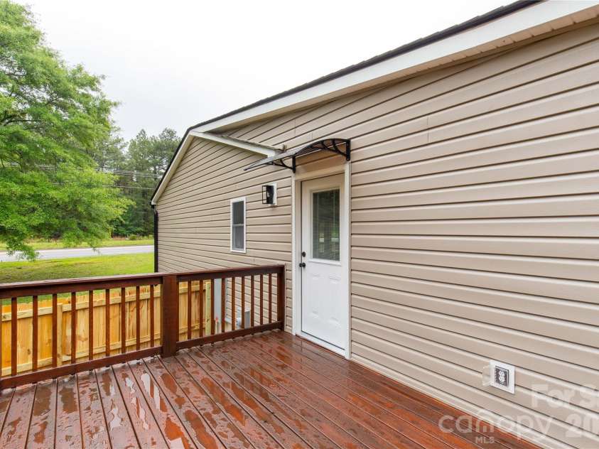5224 Lancaster Highway, Fort Lawn, SC 29714.  MLS# CAR4383188, YatesRealty ID 26989. 