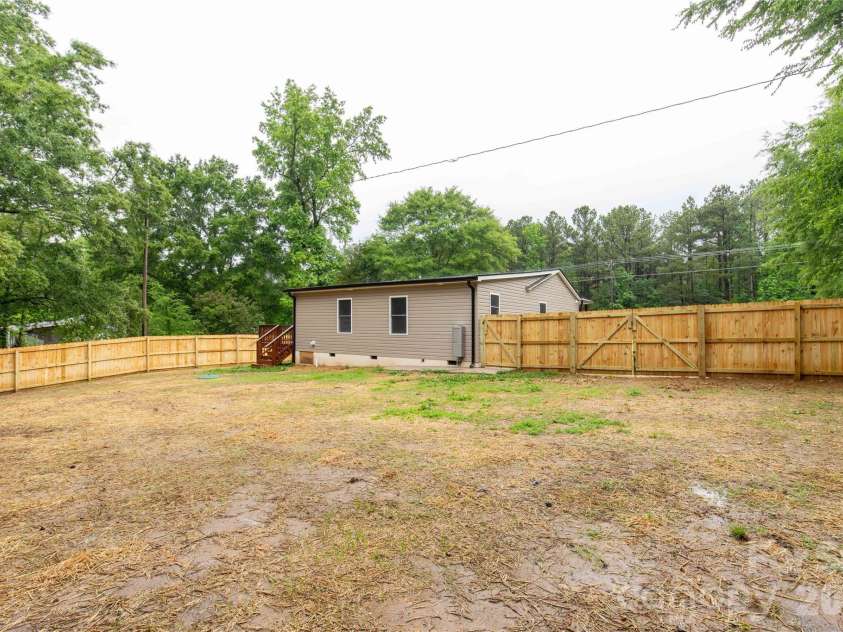 5224 Lancaster Highway, Fort Lawn, SC 29714.  MLS# CAR4383188, YatesRealty ID 26989. 