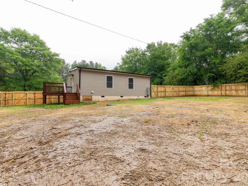 5224 Lancaster Highway, Fort Lawn, SC 29714.  MLS# CAR4383188, YatesRealty ID 26989. 