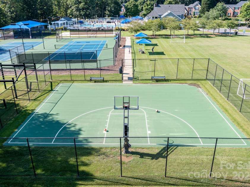 16033 Agincourt Drive, Huntersville, NC 28078.  MLS# CAR4313163, YatesRealty ID 2699. 