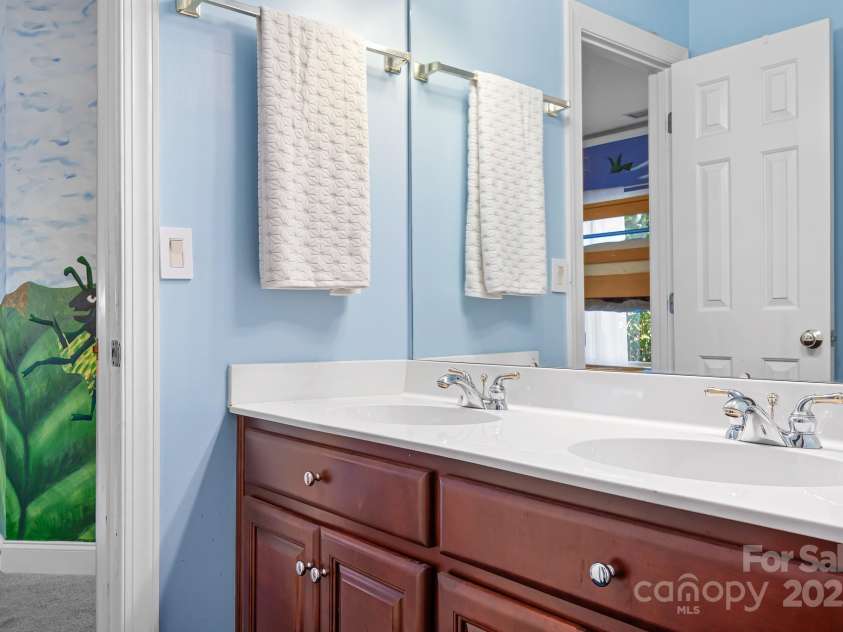 16033 Agincourt Drive, Huntersville, NC 28078.  MLS# CAR4313163, YatesRealty ID 2699. J&J ensuite for bedroom 2 and 3