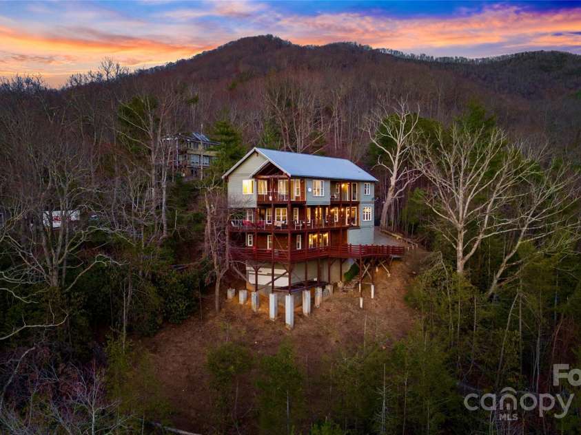 222 David Ridge Road, Black Mountain, NC 28711.  MLS# CAR4234344, YatesRealty ID 2699. 