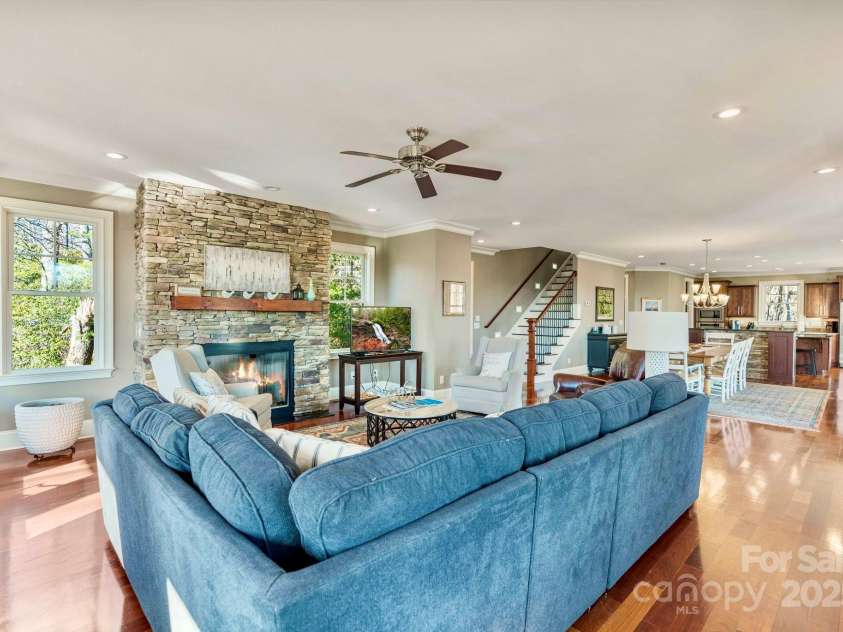 222 David Ridge Road, Black Mountain, NC 28711.  MLS# CAR4234344, YatesRealty ID 2699. 