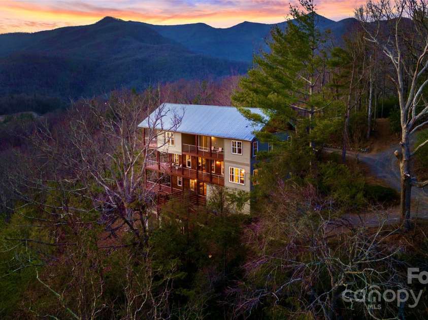 222 David Ridge Road, Black Mountain, NC 28711.  MLS# CAR4234344, YatesRealty ID 2699. 