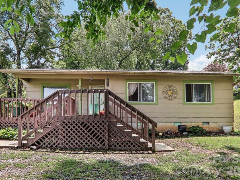 1 Camby Street, Asheville, NC 28801.  MLS# CAR4371645, YatesRealty ID 26990. 