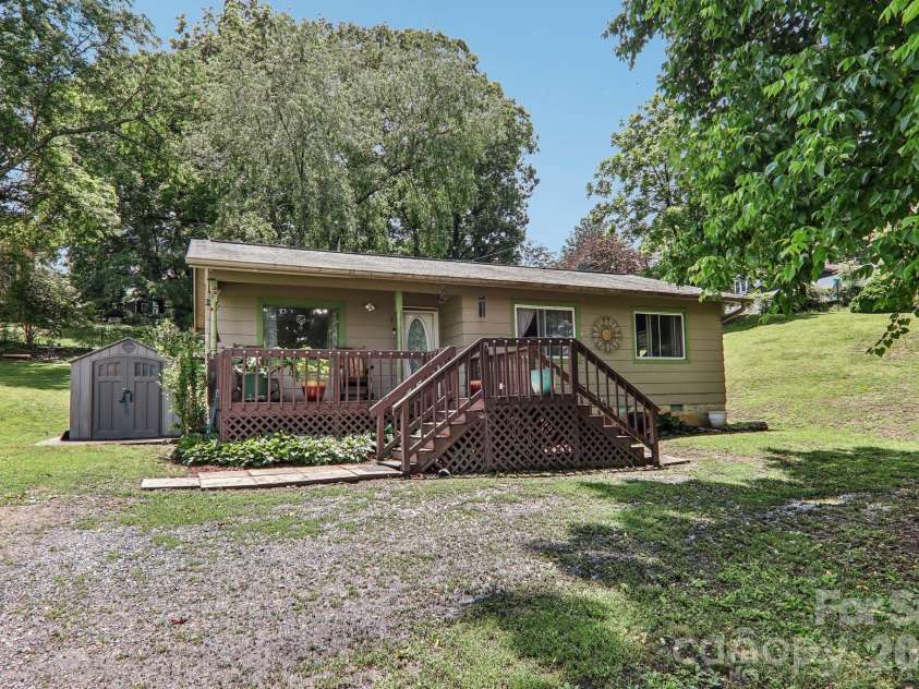 1 Camby Street, Asheville, NC 28801.  MLS# CAR4371645, YatesRealty ID 26990. 