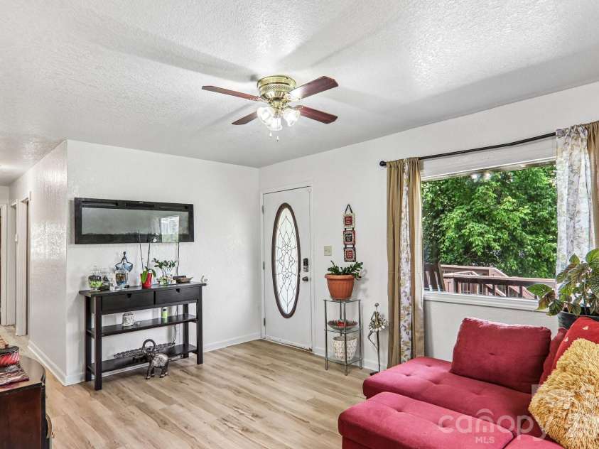 1 Camby Street, Asheville, NC 28801.  MLS# CAR4371645, YatesRealty ID 26990. 