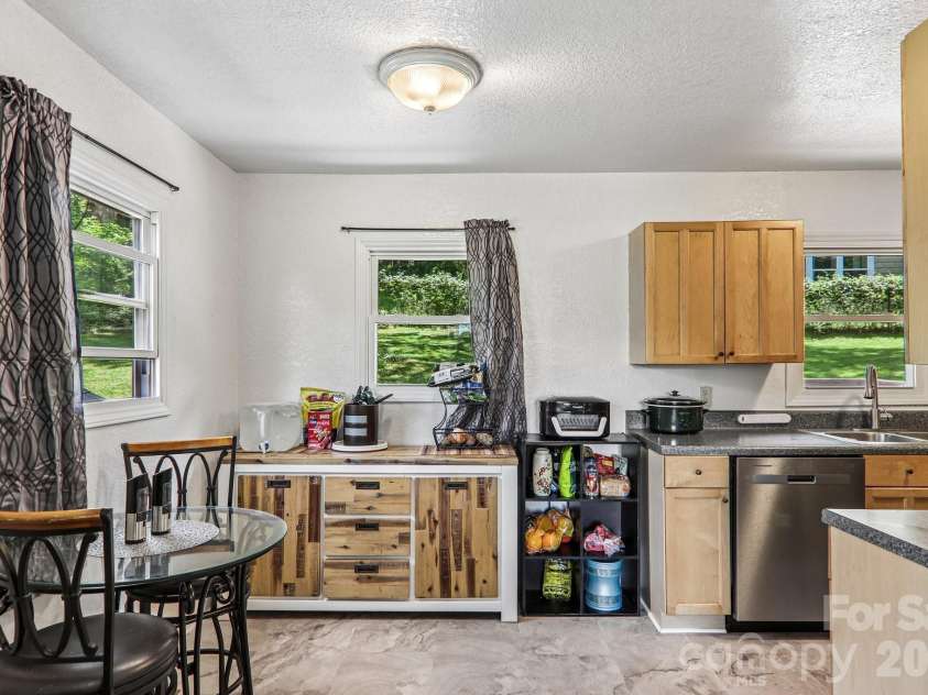 1 Camby Street, Asheville, NC 28801.  MLS# CAR4371645, YatesRealty ID 26990. 
